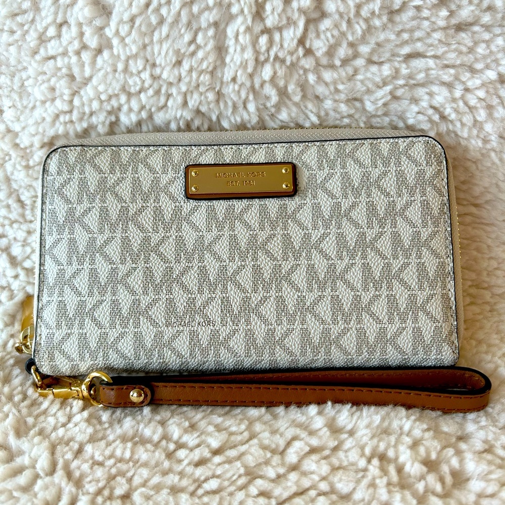 Michael Kors Zip Around Wristlet